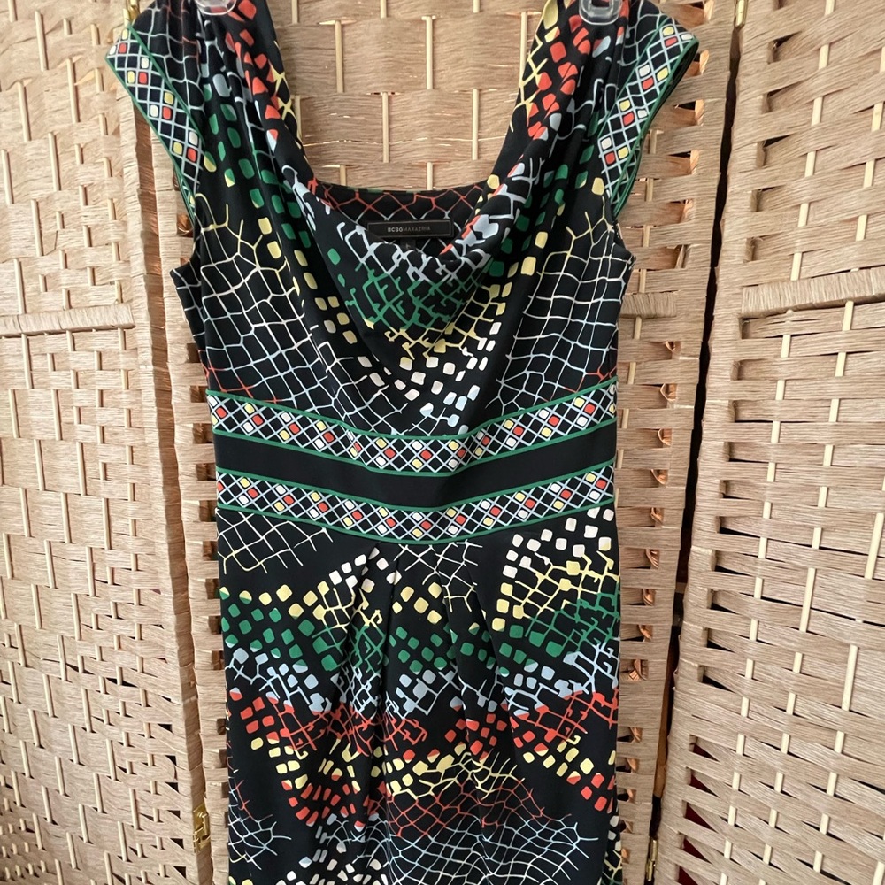 BCBGMAXAZRIA dress with crew neck, size XS